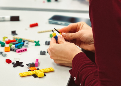 Mike Hintermeister in einem LEGO® Serious Play® Workshop